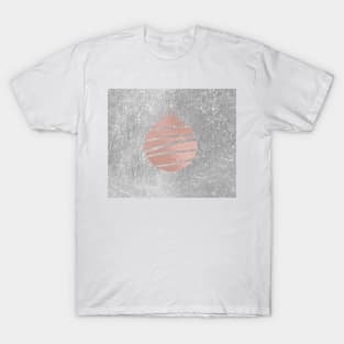 Industrial rose christmas - bauble T-Shirt